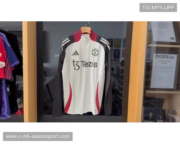 曼联在训练场上对新战术的适应速度受到检验,曼联最新训练服 曼联在训练场上对新战术的适应速度受到检验,曼联最新训练服